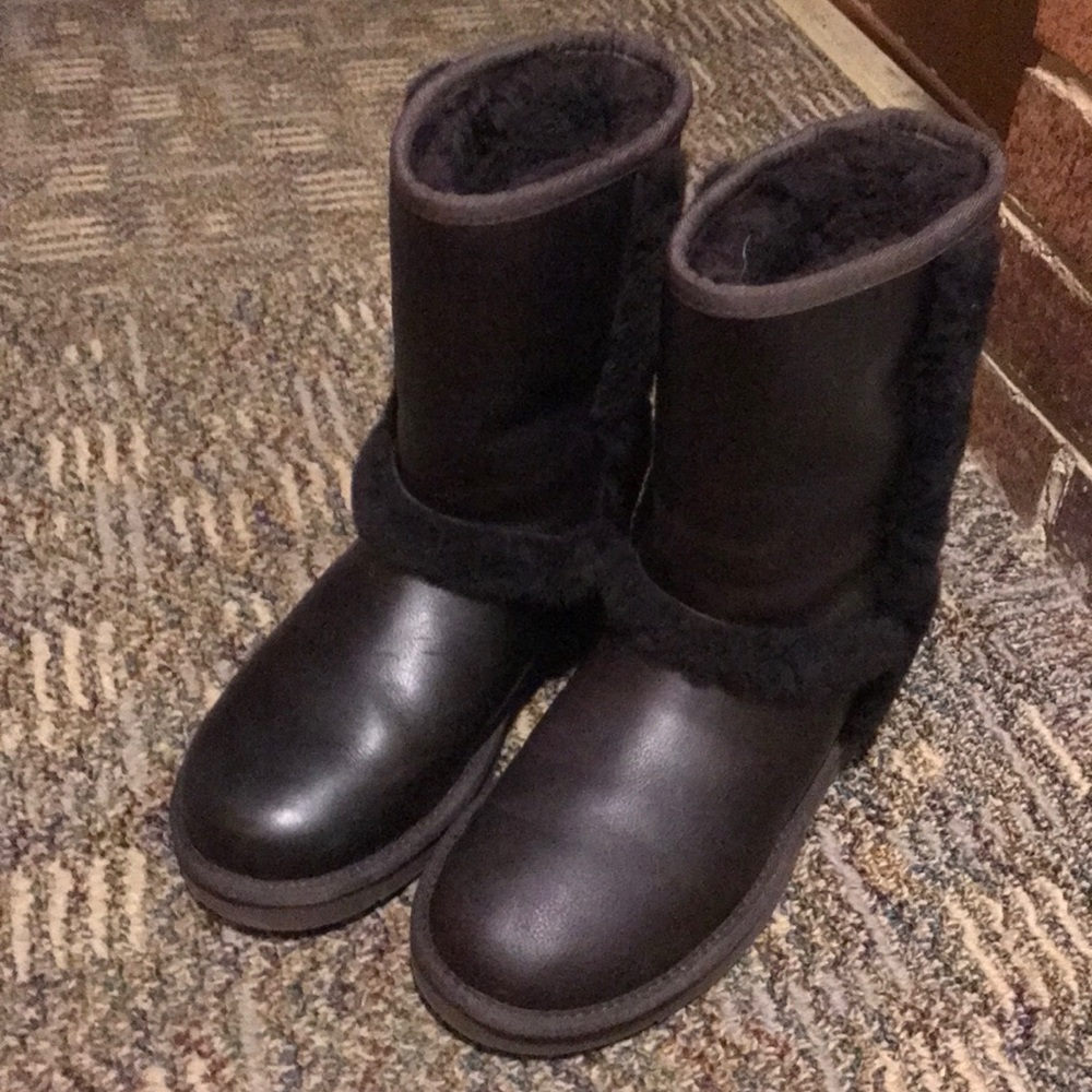 Ugg water resistance brown boots sz5